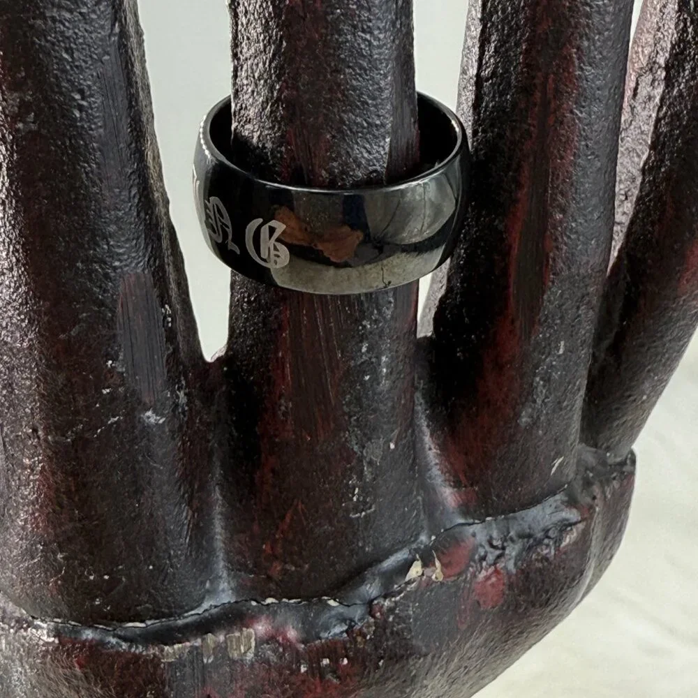 King Ring Black Size 5.75